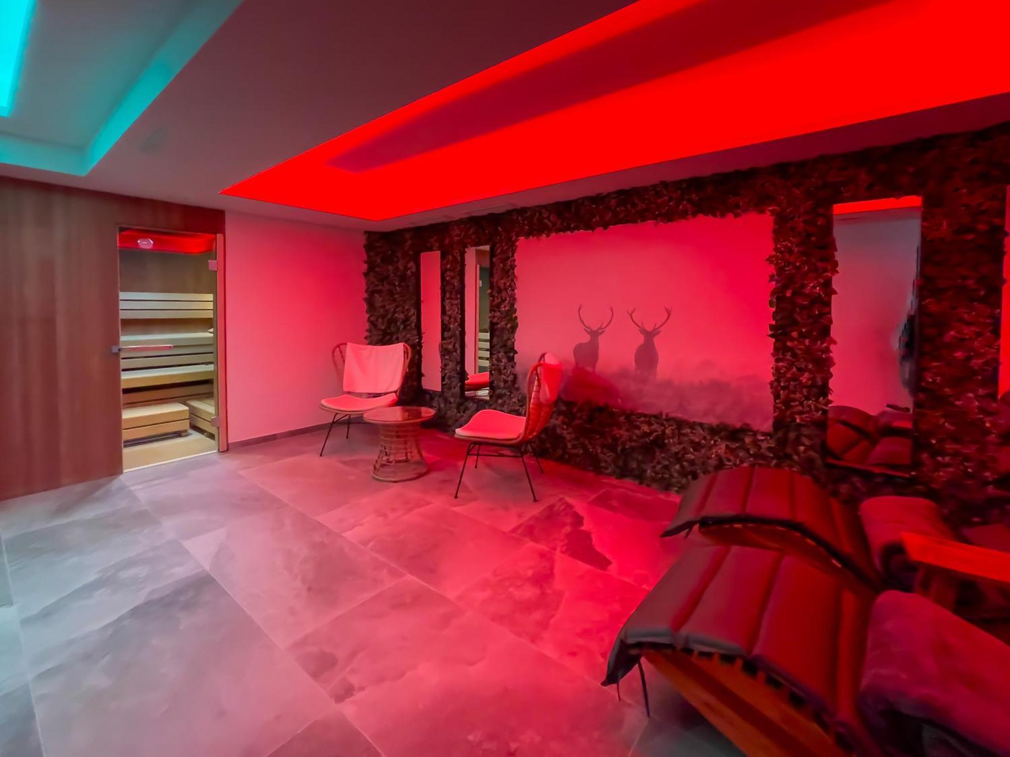 Hotel Crystal - Kitzhorn Suites Sankt Johann in Tirol Buitenkant foto